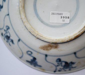 Talerzyk porcelanowy z wraku statku Tek Sing [Chiny, XIXw.]