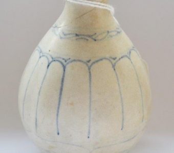 Wazonik z porcelany [Chiny, XVI w.]