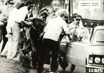 RACZKOWIAK KRZYSZTOF - Pacyfikacja [zbiór 5 fotografii z Lubina 1982 r.]