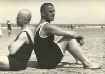 RODCZENKO ALEKSANDER - Majakowski i Szkłowski na plaży [vintage print]